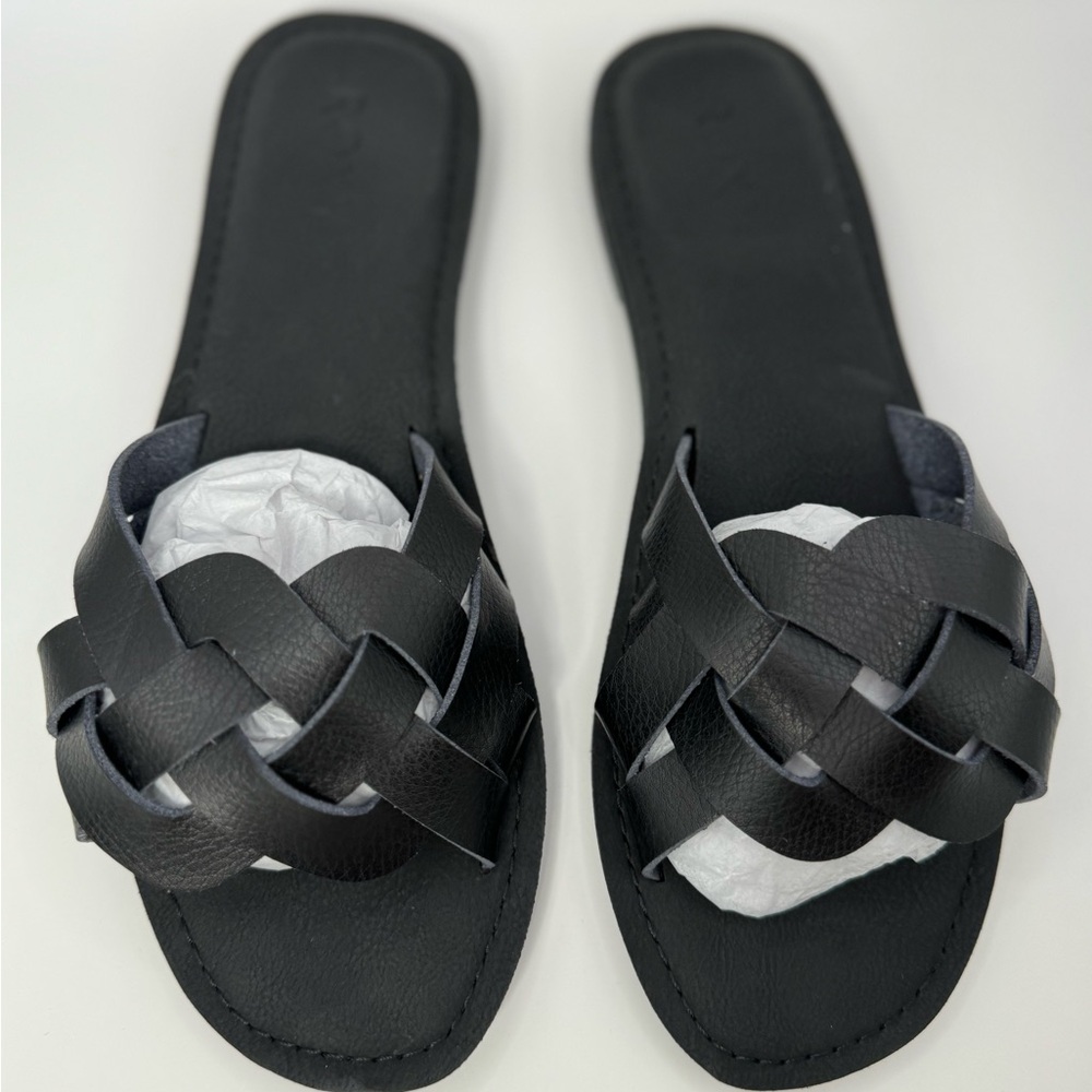 NWT Black Leather Roxy Edessa Woven Sandals in Size 8